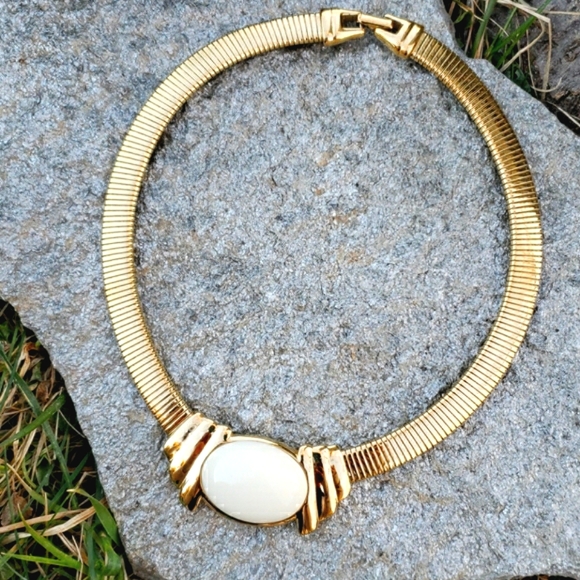 VTG Trifari Egyptian Revival Lucite Cabochon Gold Omega Chain Collar Necklace - Picture 7 of 13